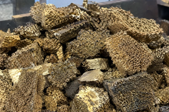 海绵金废料批量回收如何对接专业贵金属回收企业?